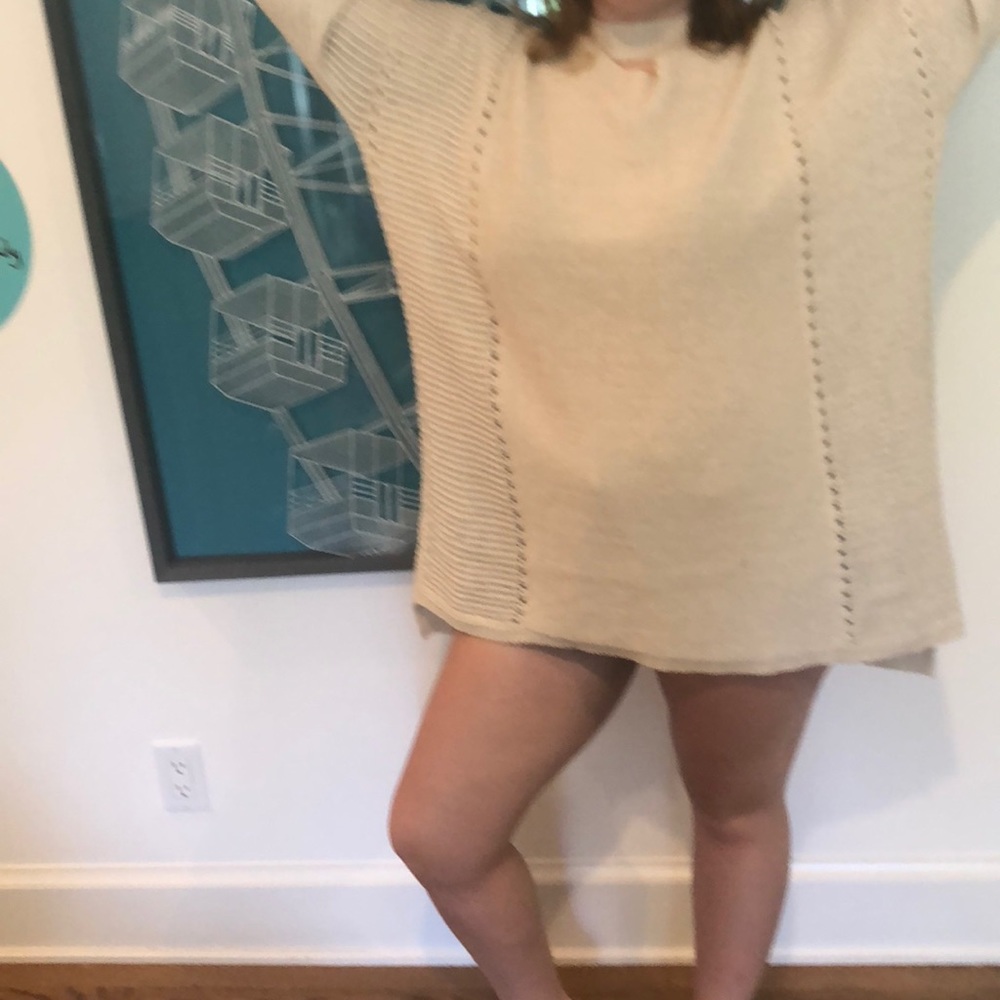 White body sweater with choker neck